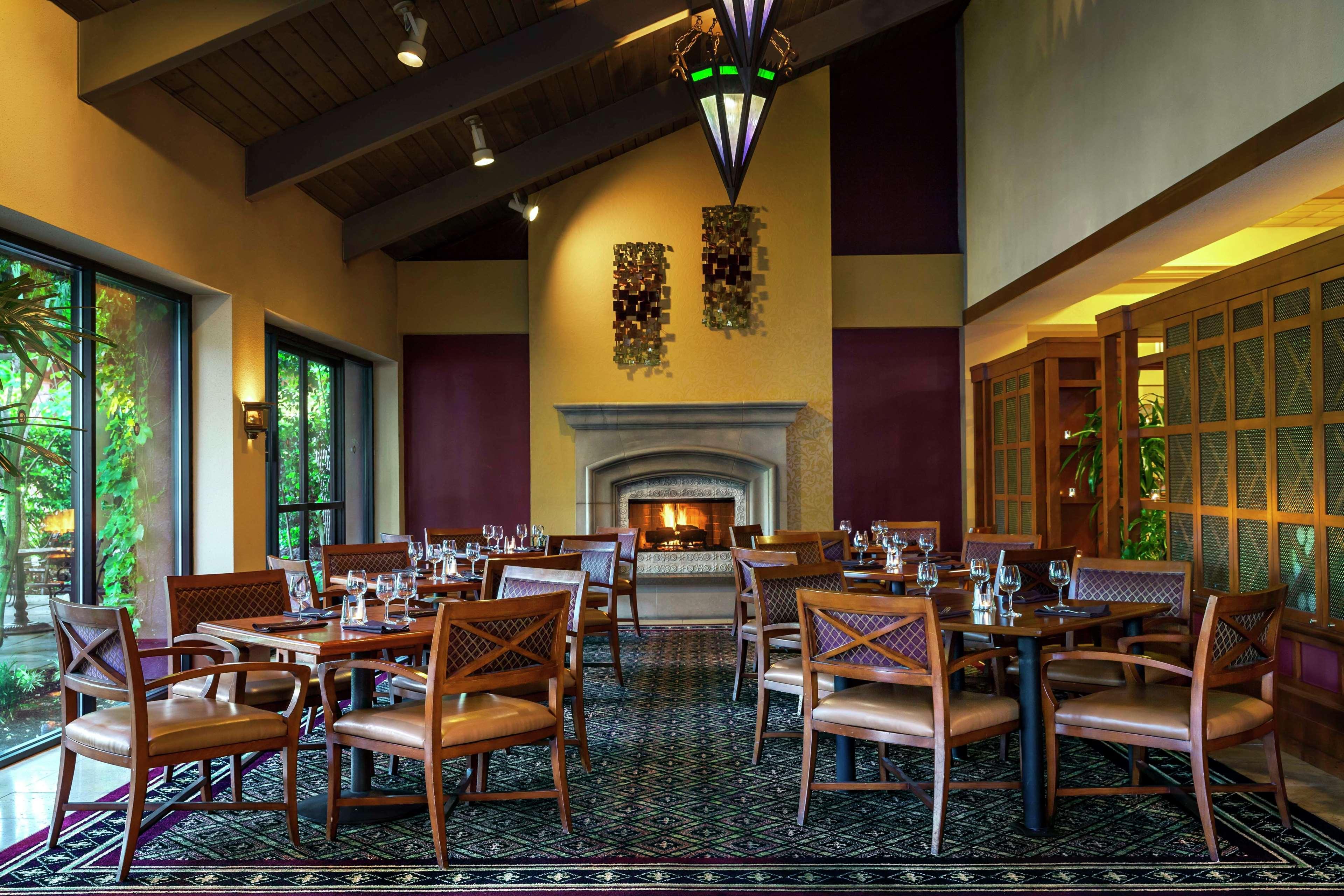 Doubletree By Hilton Sonoma Wine Country Hotel Rohnert Park Exterior photo