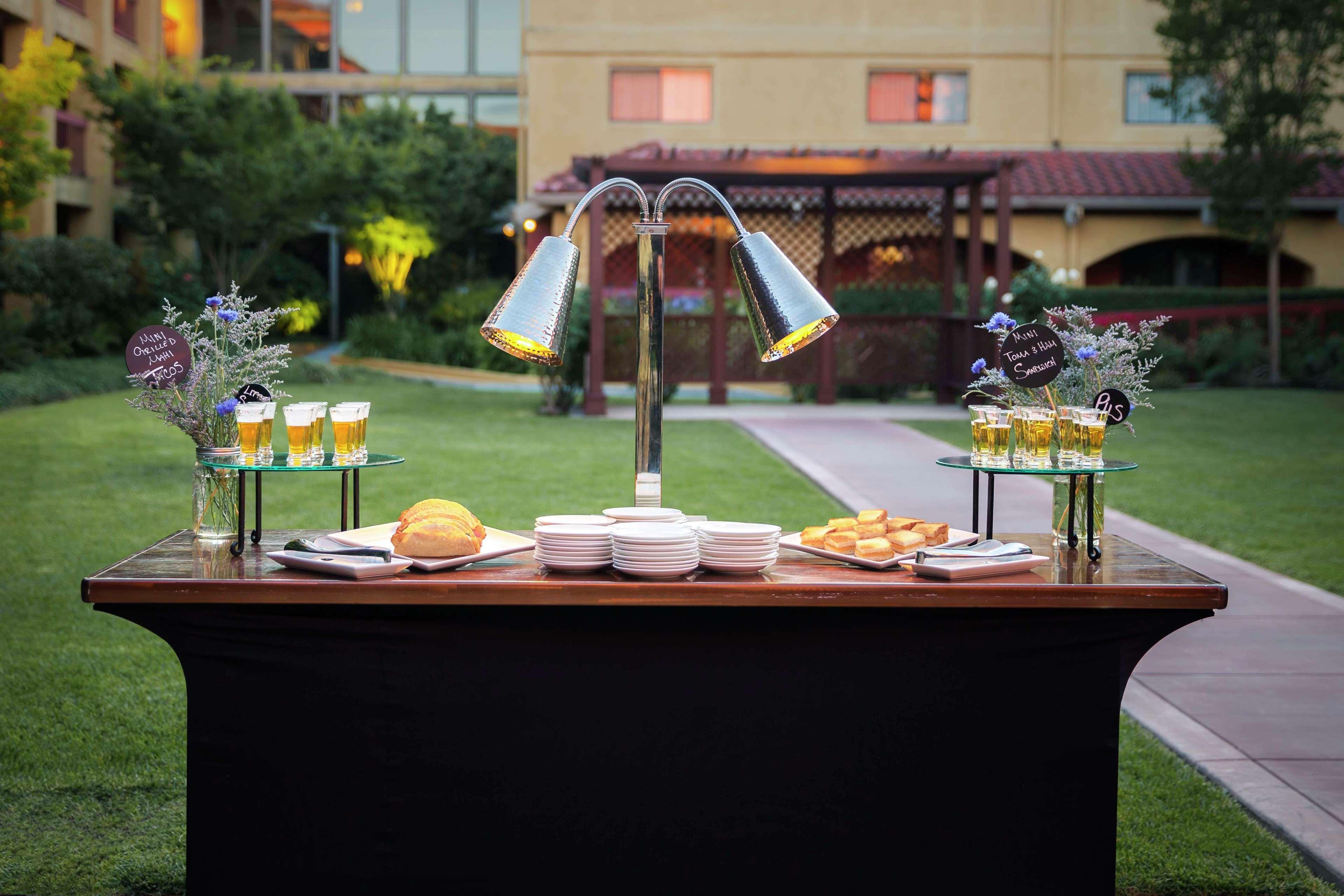 Doubletree By Hilton Sonoma Wine Country Hotel Rohnert Park Exterior photo