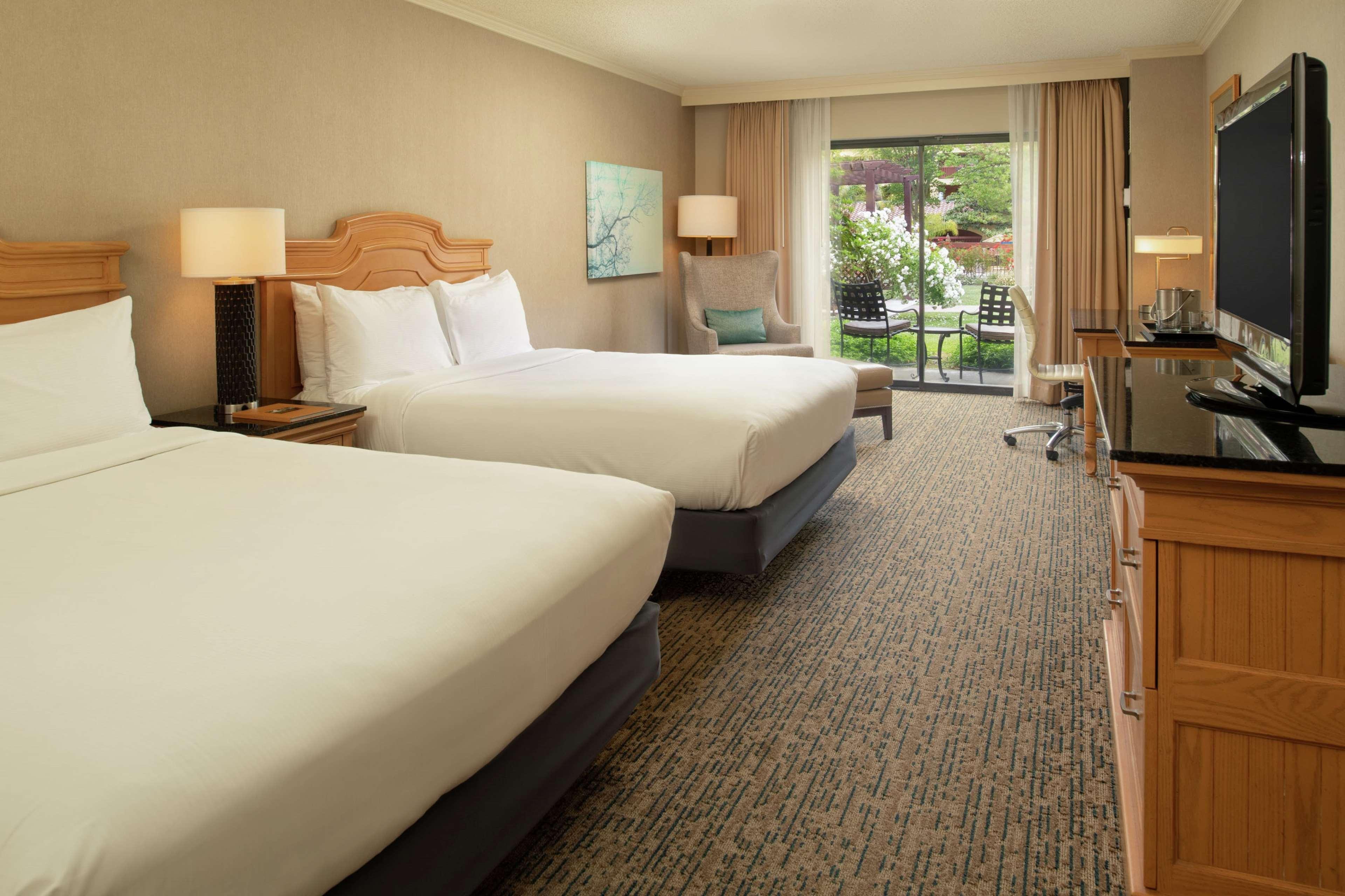 Doubletree By Hilton Sonoma Wine Country Hotel Rohnert Park Exterior photo