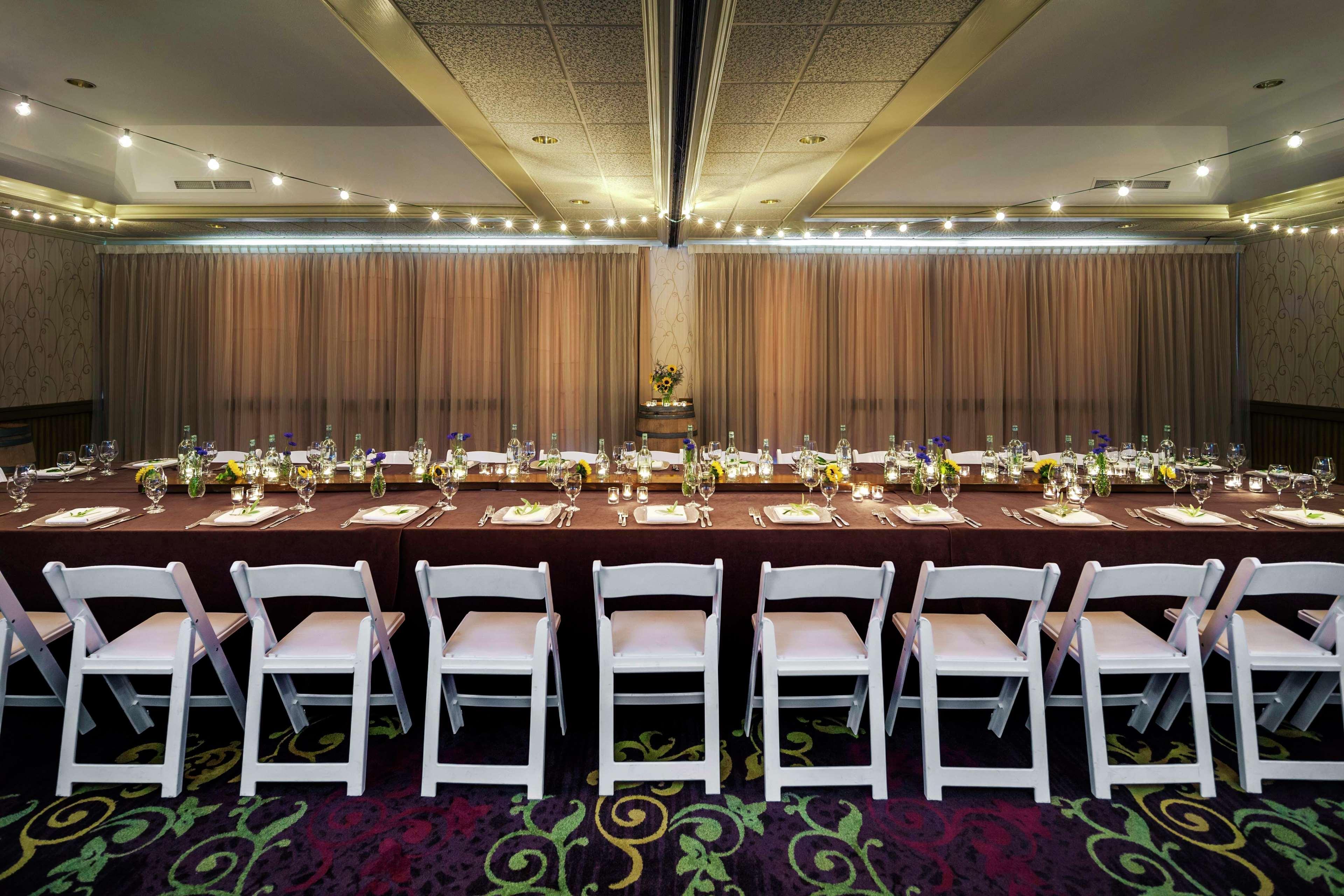 Doubletree By Hilton Sonoma Wine Country Hotel Rohnert Park Exterior photo