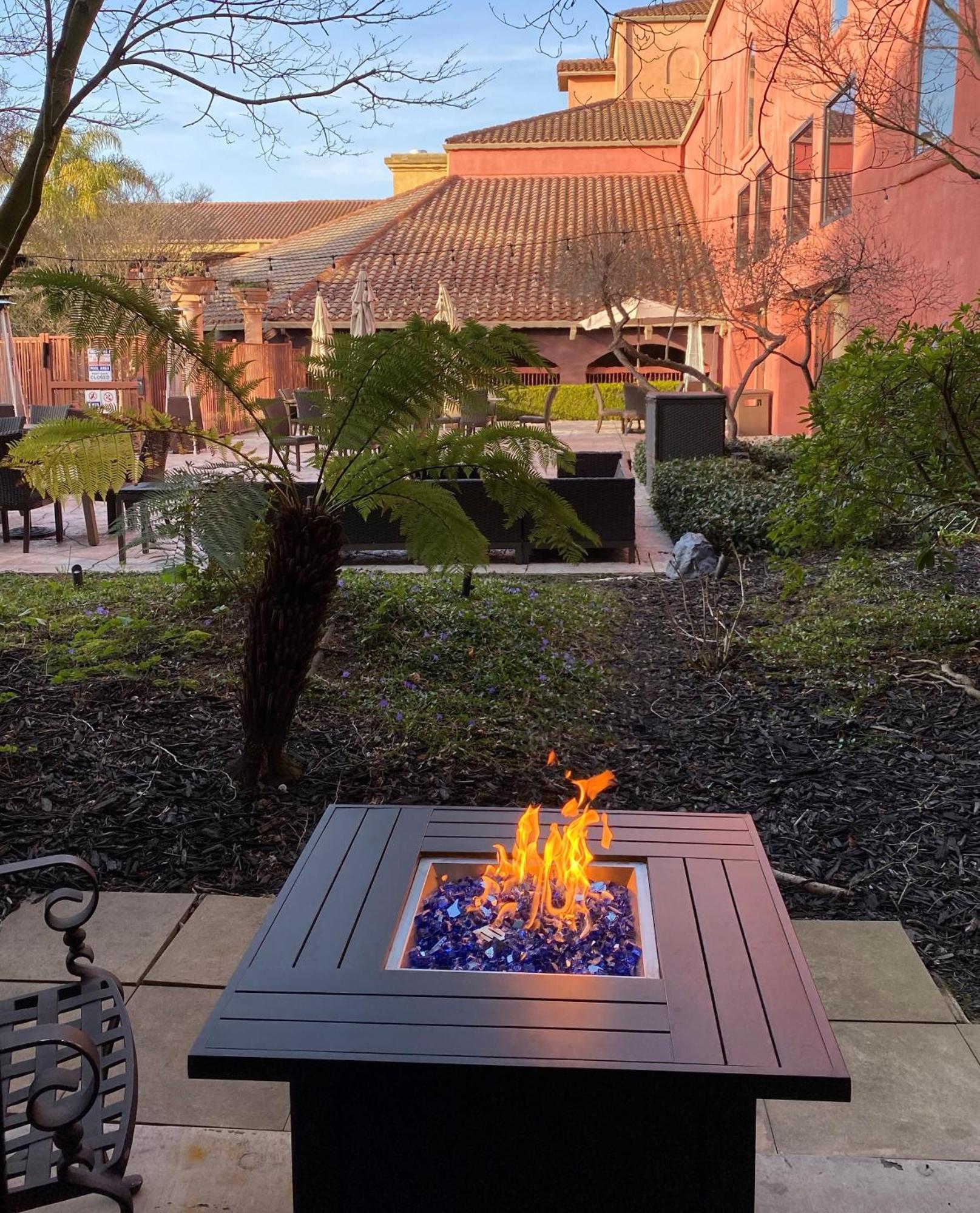 Doubletree By Hilton Sonoma Wine Country Hotel Rohnert Park Exterior photo