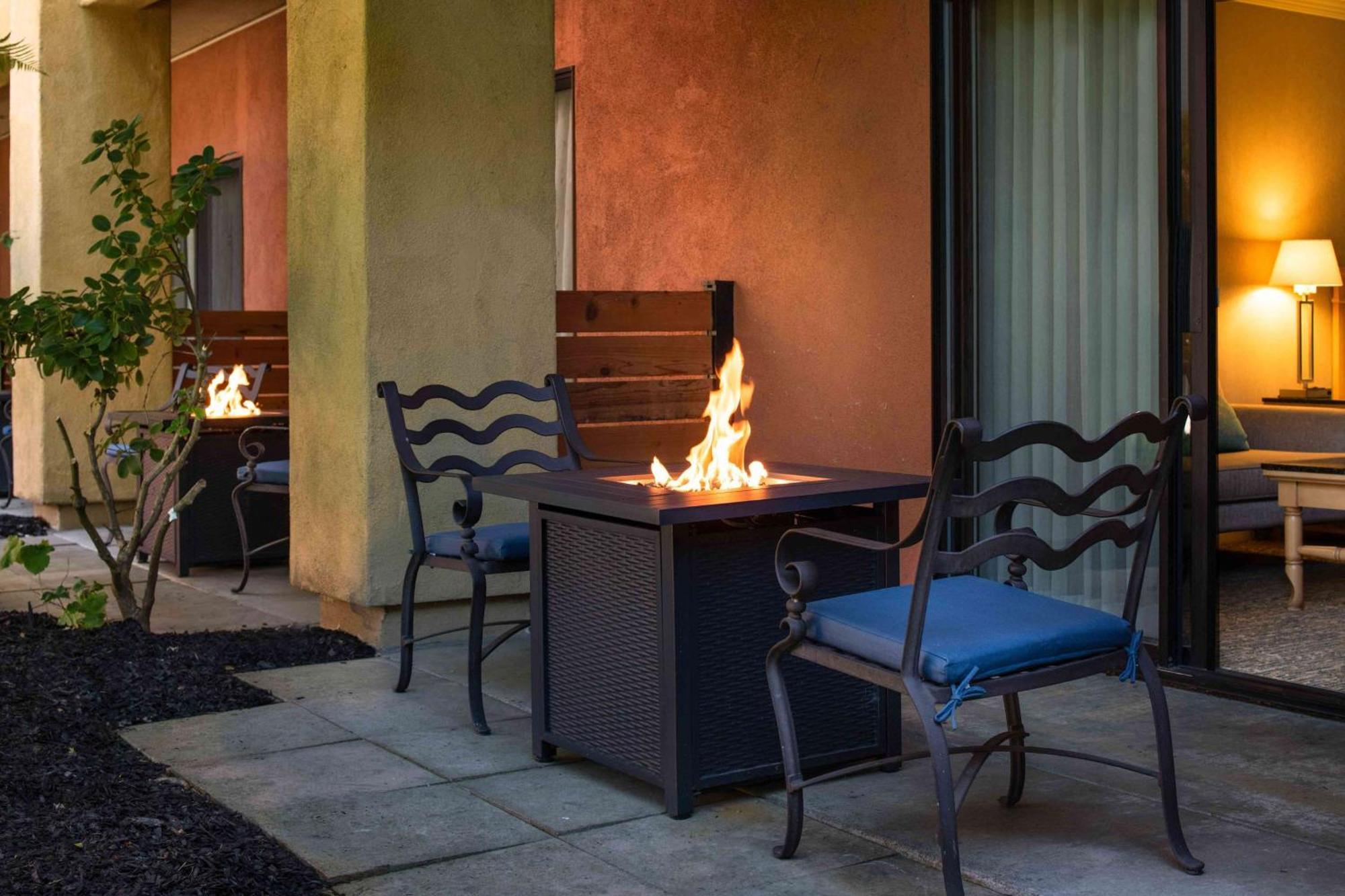 Doubletree By Hilton Sonoma Wine Country Hotel Rohnert Park Exterior photo