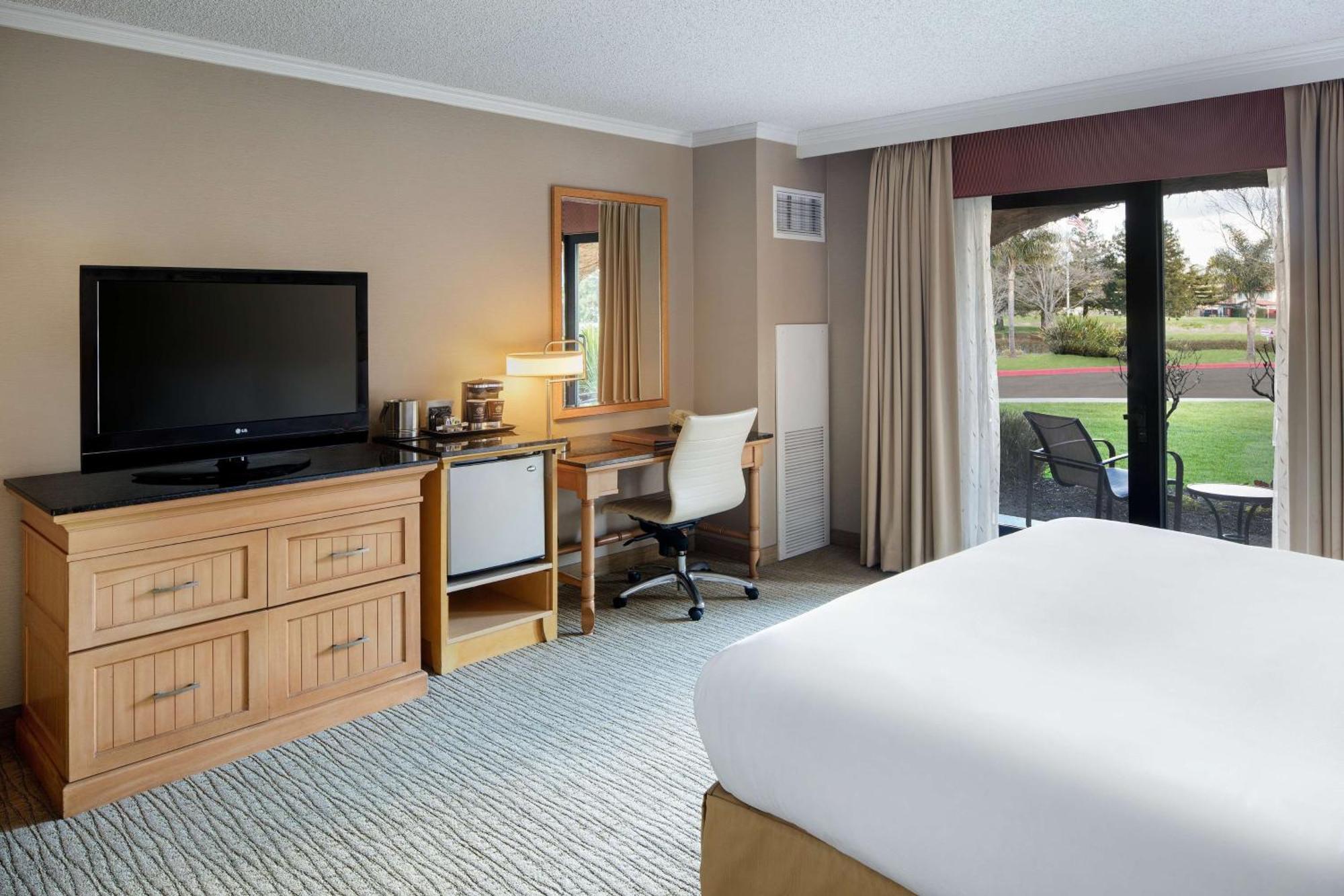 Doubletree By Hilton Sonoma Wine Country Hotel Rohnert Park Exterior photo