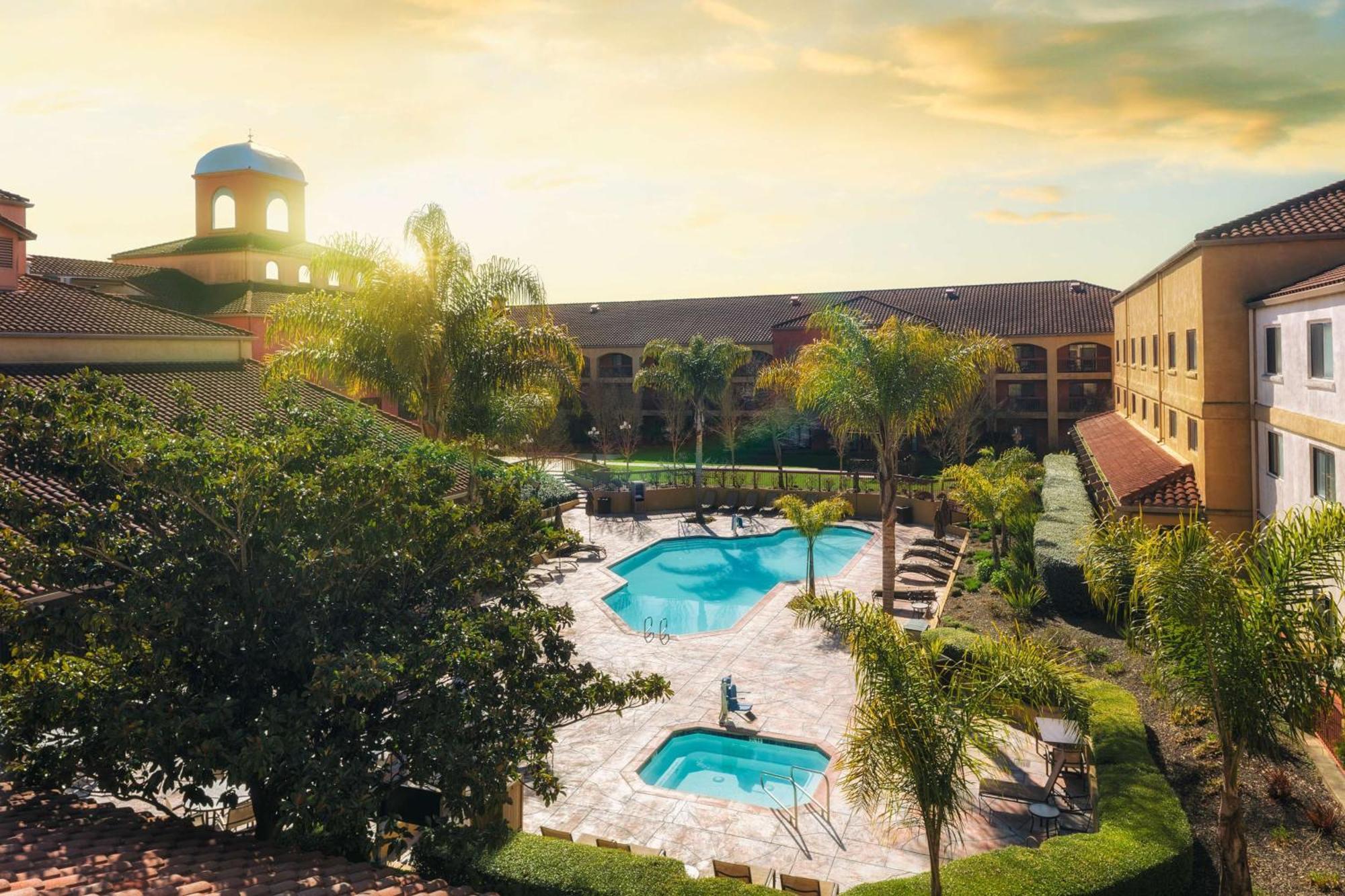 Doubletree By Hilton Sonoma Wine Country Hotel Rohnert Park Exterior photo
